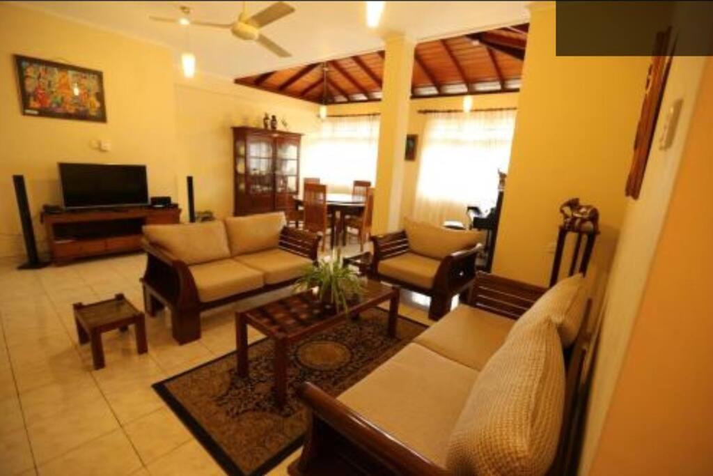 Reverie Hill Bungalow, Kandy Bagian luar foto